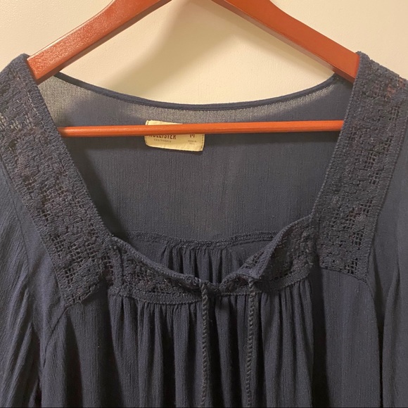 Hollister Flowy Cropped Shirt Navy size M - Picture 2 of 6
